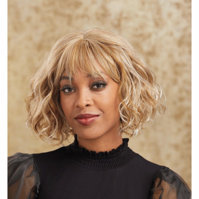 Karina Wig, Latte, large