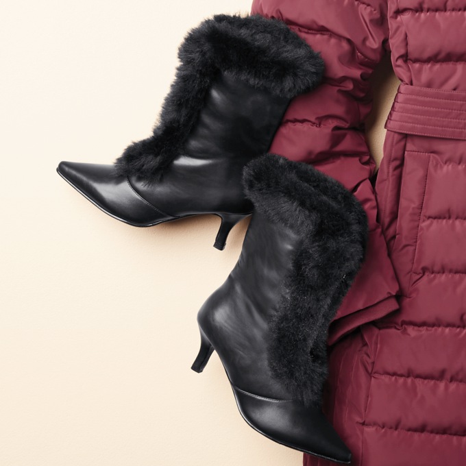 Boots with fur trim sales