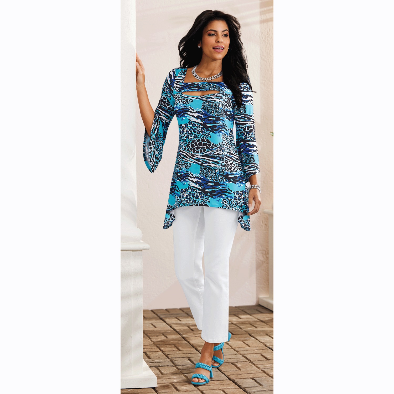 RELAXED V NECK KNIT TOP VALLEY OF THE QUEENS