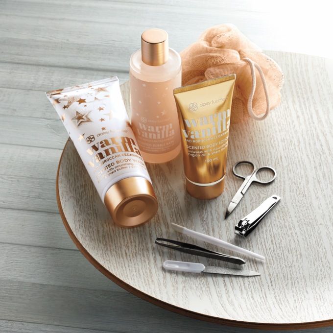 Warm Vanilla Luxurious Spa Gift Set, , large
