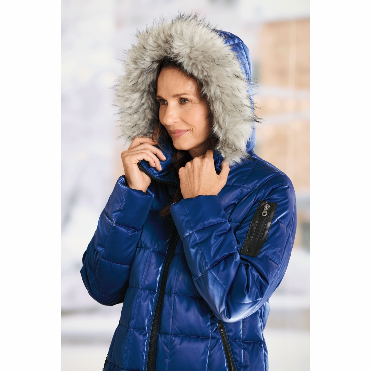 Ameri　VELVET DOWN JACKET AMARI PUFFER JACKET in BLACK | The UPSIDE